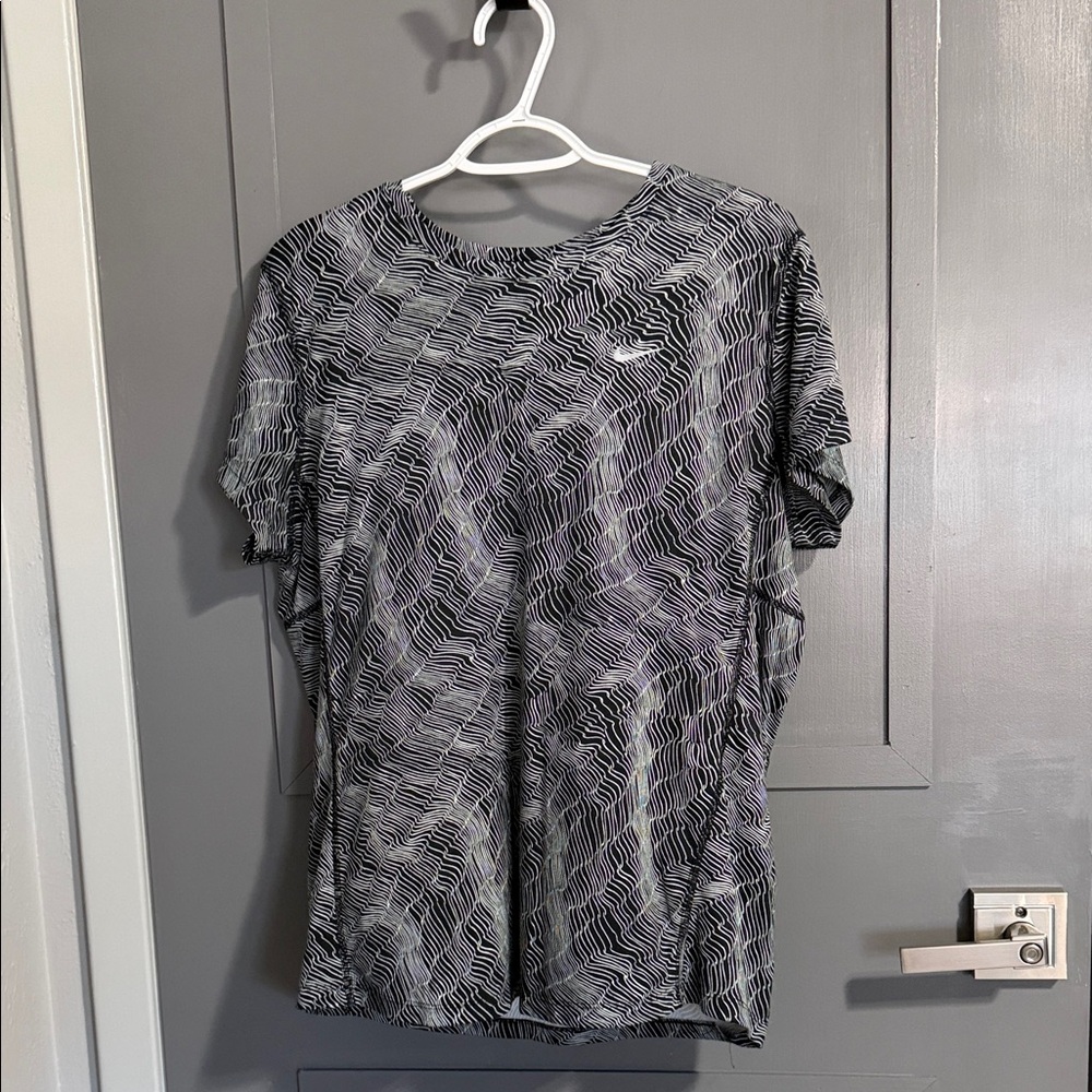 Nike Dri-Fit Monochrome Wave Pattern Tee